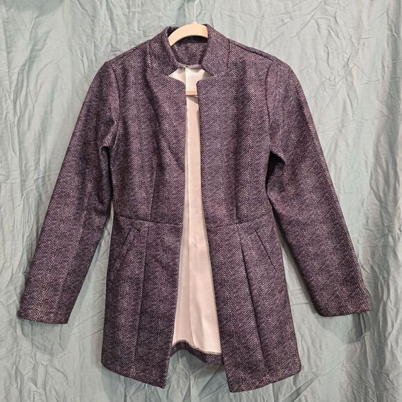 Chic Black Herringbone Blazer - Picture 3 of 4